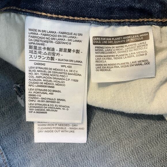 Levi’s Women Cropped Jeans size 18S - W34 L28 Blue Mid Rise Slim Fit - Picture 9 of 12